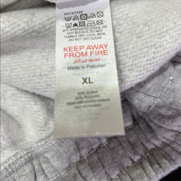 PrettyLittleThing Oversized, happy hour logo front/back gray marl sweatshirt - Picture 10 of 12